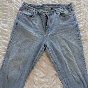 Light Wash Mid Rise Mom Jeans